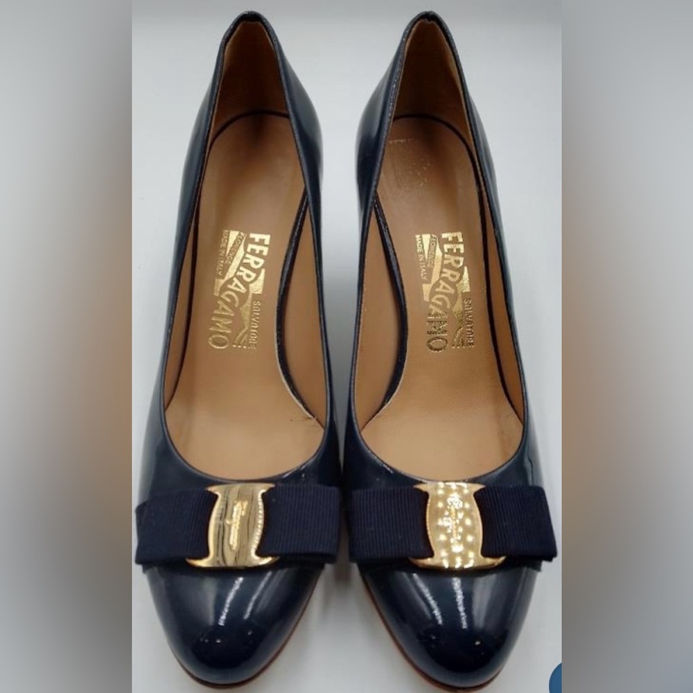Salvatore Ferragamo Navy Heels with Gold Bow Accent Size:7